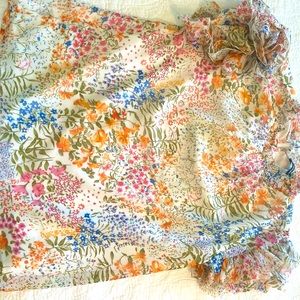 You will smile while wearing this feminine blouse:)